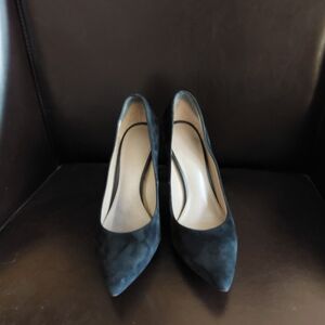 Sam Edelman Classic Suede Black Heels 7.5 (Metal Logo)